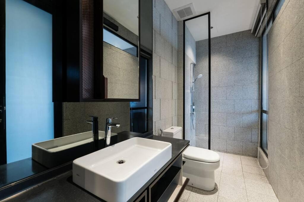 Scarletz Klcc 4pax By Feel Luxury 100mbps Wifi *