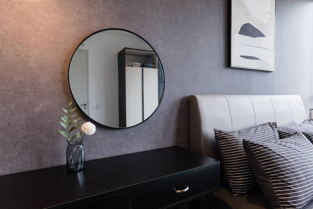 Scarletz Klcc 4pax By Feel Luxury 100mbps Wifi * Kuala Lumpur